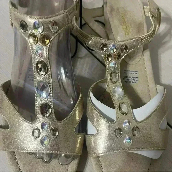 East 5th Women's Dress Sandals Size 9.5 M Champagne Gold Jewel - Picture 2 of 12